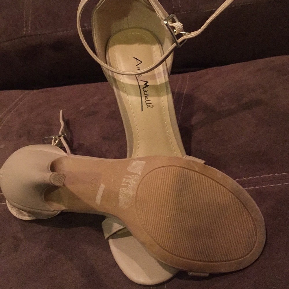 Strap heels - Picture 3 of 3